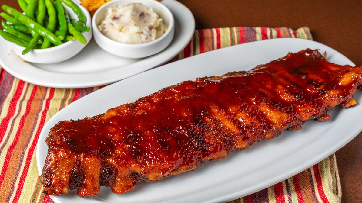 BBQ Ribs with green beans and mashed potatoes